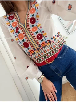 Blusa blanca bordada en caldera y azul Marrakech (DRD)