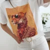 Camiseta blanca manga corta Guepardo Fashion Fondo Caldera (V07)