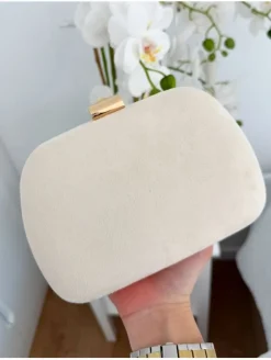 Clutch / bolso de mano beige  cierre dorado ante Miranda