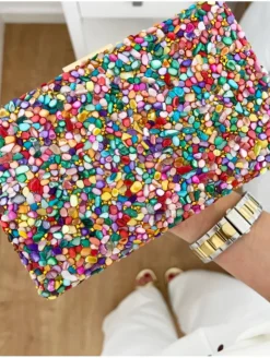 Clutch piedrecitas multicolor y rojas Rachel