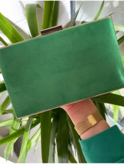 Clutch rectangular VERDE HIERBA cierre dorado Megan