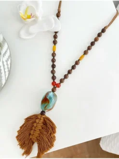 Collar largo cordón camel abalorios madera pompón desflecado Cleopatra