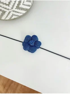 Collar tipo choker flor vaquera