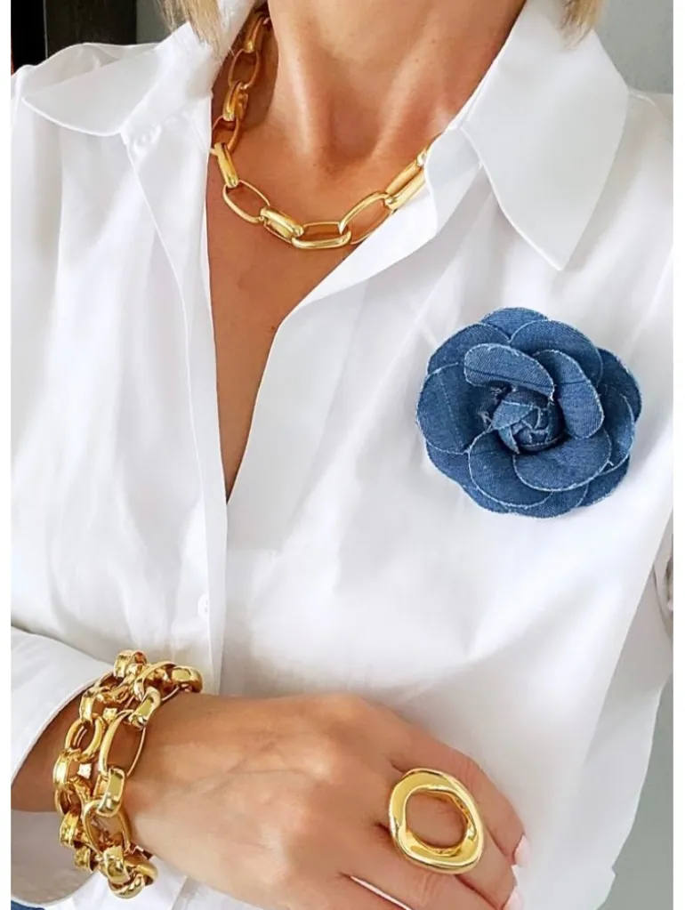 Collar tipo choker flor vaquera