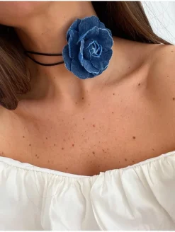 Collar tipo choker flor vaquera