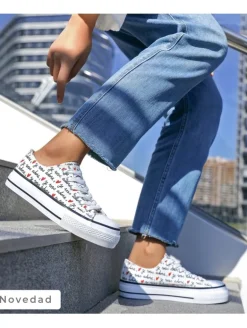 Zapatillas blancas letras (MKL)